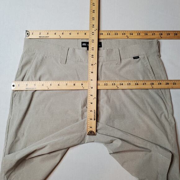 Travis Mathew Men's Size 34 Beck Golf Shorts Biege 1MM208 - Picture 2 of 7